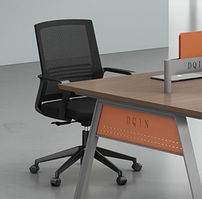 Mesa de escritório de várias pessoas Mesa de escritório de chefe Mesa de diretor de madeira Mesa moderna com armário